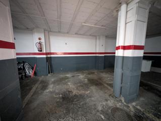 Parking voiture  Arteagagoiko kalea. 3 plazas para moto en gernikako arbola