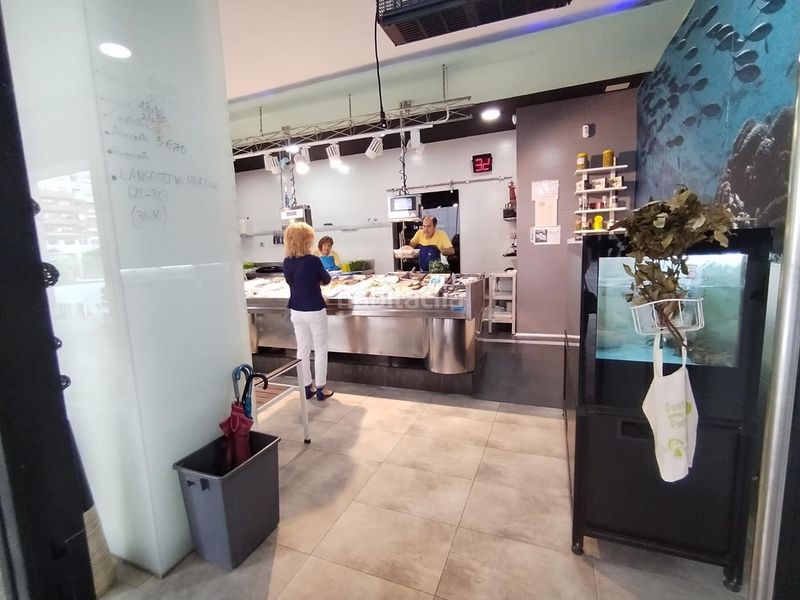Foto fe1b94f1-fe94-48c7-a65f-6440f346c7a3. Traspaso local comercial local de actividad pescaderia en Barakaldo