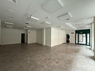 Local commercial  Jenaro oraá kalea. Local en esquina en zona trasnitada en santurtzi