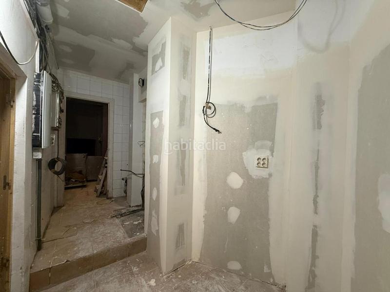 Foto e140ba47-a363-40f4-8a94-73e6cf56b03b. Local comercial a Centro Barakaldo