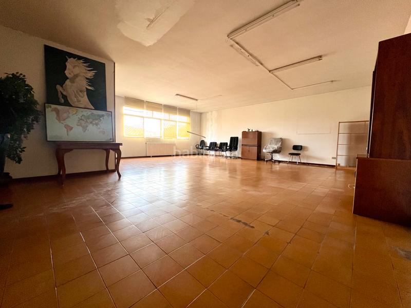 Foto a68368a2-a643-4389-8948-eb9d73c90320. Bâtiment à usage industriel dans Meaño