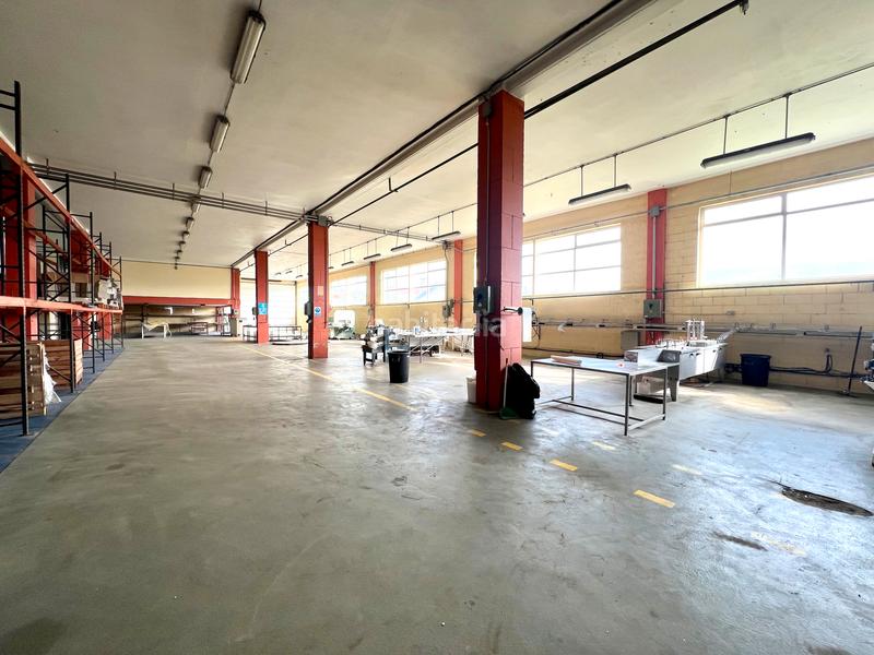 Foto f55a4ec2-4a50-40fc-81f3-ce44b6bb6c31. Bâtiment à usage industriel dans Meaño