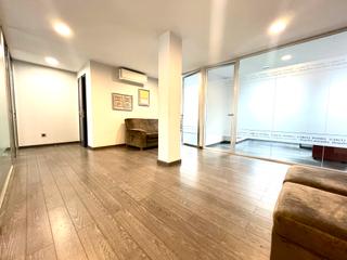 Etagenwohnung  Ra castelao. Inmueble en el centro para uso de oficina o vivienda.