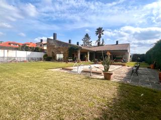 Xalet a Zona Fernández Labreda. Exclusivo chalet con piscina en el casco urbano de pontevedra