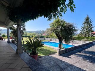 Xalet a Cotobade. Chalet unifamiliar con piscina sobre amplia parcela de 2.400m2