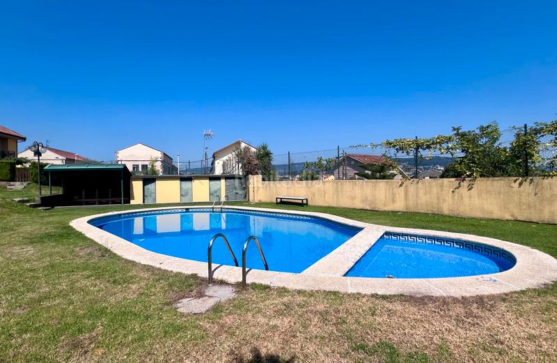 Foto 0508f1ac-2b4d-47dd-915a-afe99e5e0a92. Chalet con camino riscaldamento parcheggio piscina in Pontevedra