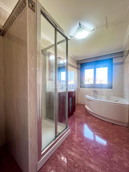 Foto 15e91a93-0cd6-4ed5-ad4f-cc25f85c2148. Chalet con camino riscaldamento parcheggio piscina in Pontevedra