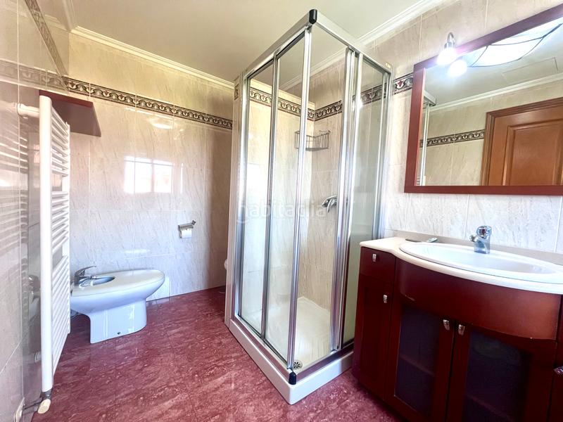 Foto 85282789-68e5-413c-8359-8a2e55027972. Chalet con camino riscaldamento parcheggio piscina in Pontevedra