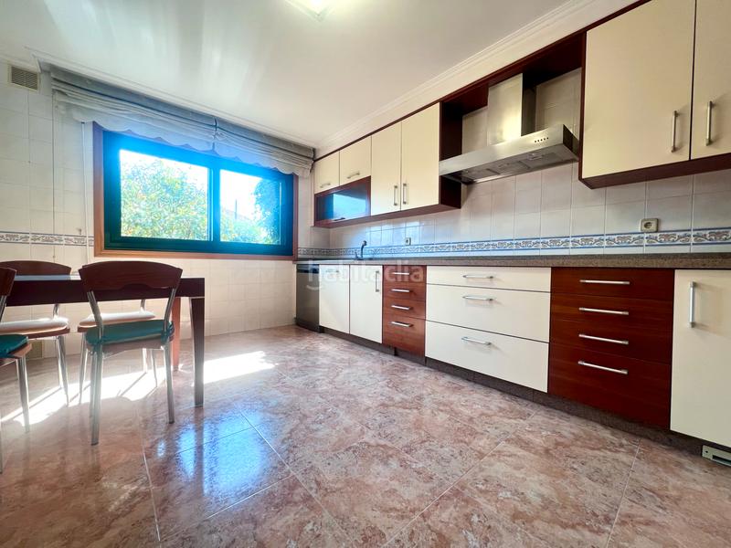Foto b15a970c-bf2e-4bed-844b-3a045128d3d0. Chalet con camino riscaldamento parcheggio piscina in Pontevedra