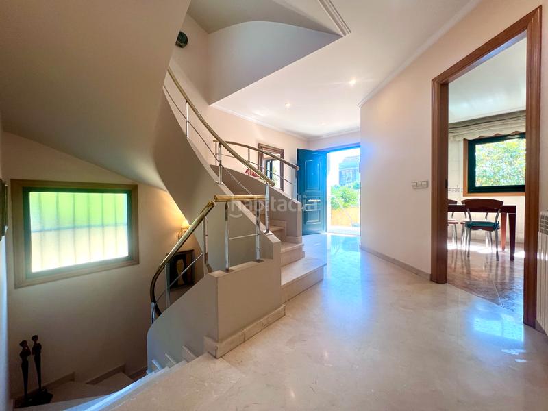 Foto b805d841-8c3a-4f0f-9bee-99db93095542. Chalet con camino riscaldamento parcheggio piscina in Pontevedra