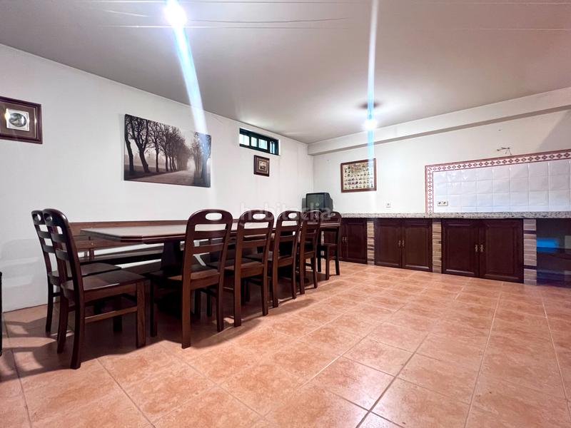 Foto cf685bdd-2e90-4fd4-ad8d-71215556f677. Chalet con camino riscaldamento parcheggio piscina in Pontevedra