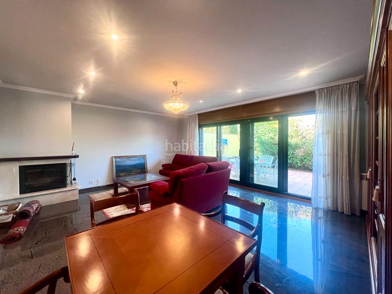 Foto d2c060fa-789b-4949-940a-b3f79c6e1d38. Chalet con camino riscaldamento parcheggio piscina in Pontevedra