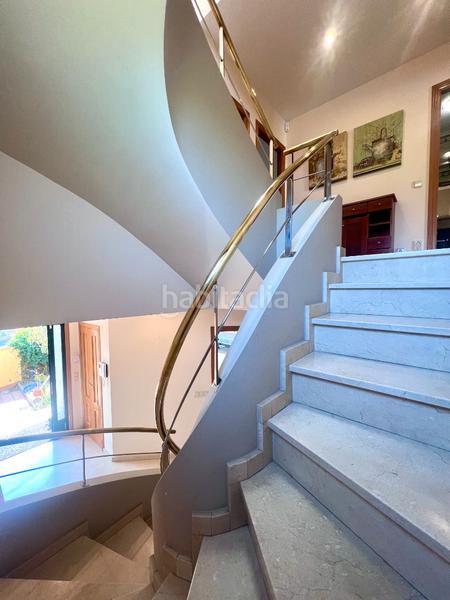 Foto f5e5c63c-4b9d-4a83-b6c8-b16e428bab56. Chalet con camino riscaldamento parcheggio piscina in Pontevedra