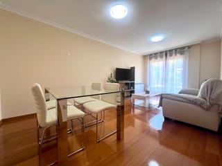 Apartament  Avenida da cruz. Amplio apartamento en el centro de combarro.