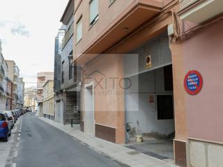 Local Comercial  N/a. Bajo comercial de más de 400 metros, con luz natural y ventilaci