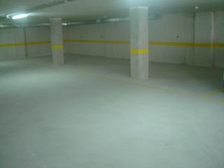 Miete Autoparkplatz in Rúa da estrada 84. Garaje opción de trastero