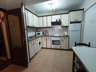 Pis a Txabarri - La Unión - Vista Alegre. Piso de tres habitaciones