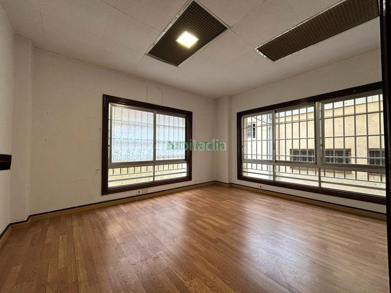 Foto 93fe2719-5ed0-4bd3-8ad8-f6df5260bd16. Location bureau avec chauffage dans Plaza Independencia Vigo