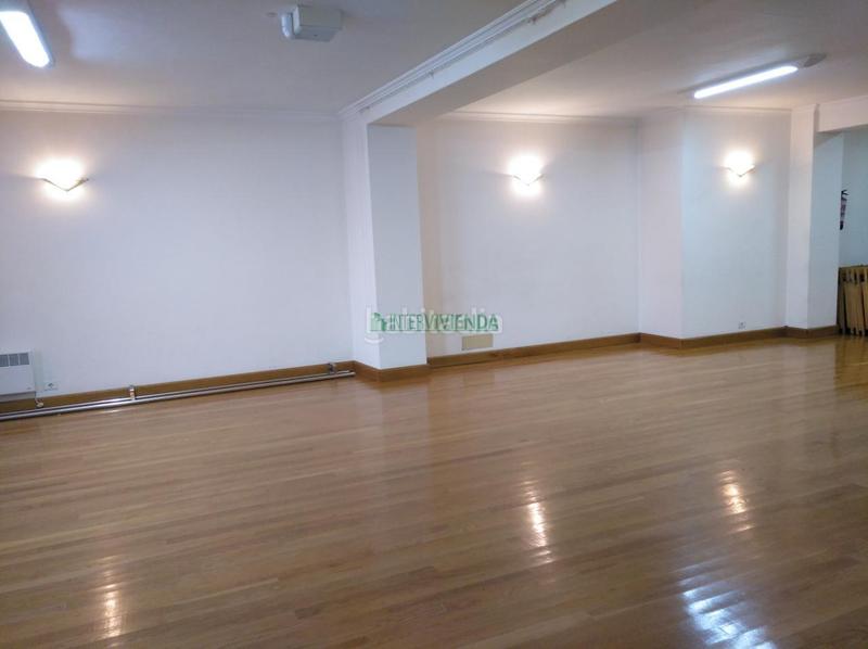 Foto f5af47e2-aa59-4ce6-b94f-e5af14843a61. Alquiler local comercial en Plaza Independencia Vigo