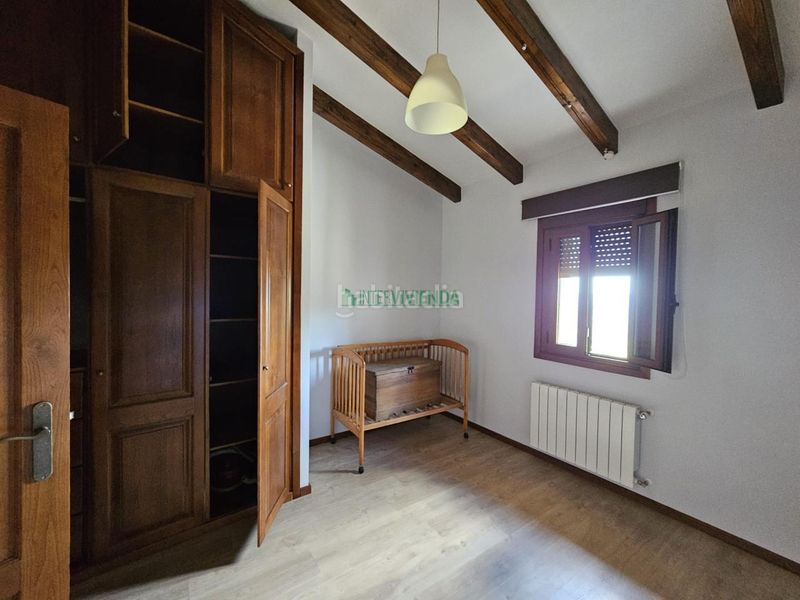 Foto 4244dbca-dd8b-4f42-ab8b-794b11b99108. House with heating parking in Neves (As)