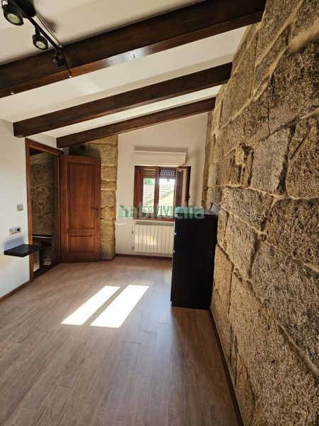 Foto 54feee8d-2e1e-434f-b441-1bc4a858533b. House with heating parking in Neves (As)