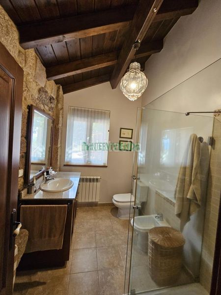 Foto 99655d5c-4800-4f48-8269-87d8b2d8e70e. House with heating parking in Neves (As)