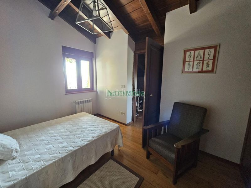 Foto cdbbdcfc-2d7d-4b98-b47a-0351bafec665. House with heating parking in Neves (As)