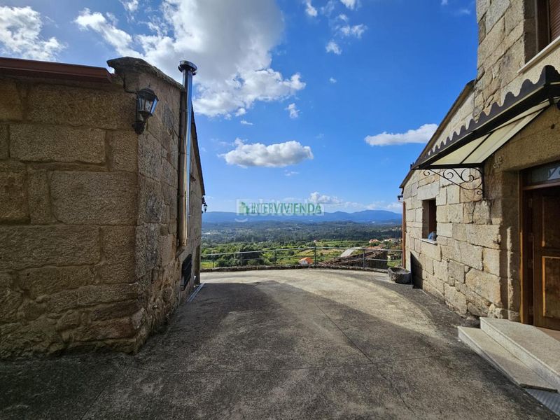 Foto ea1fa30d-3a60-417c-a55d-299a3f926f46. House with heating parking in Neves (As)