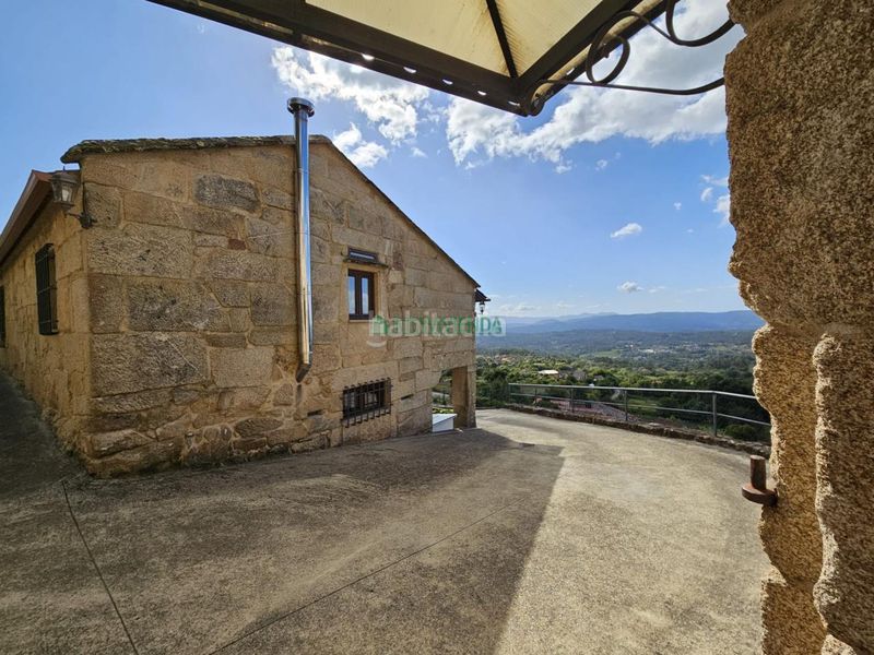 Foto eeffe74a-c910-490d-baa0-14d44a258945. House with heating parking in Neves (As)