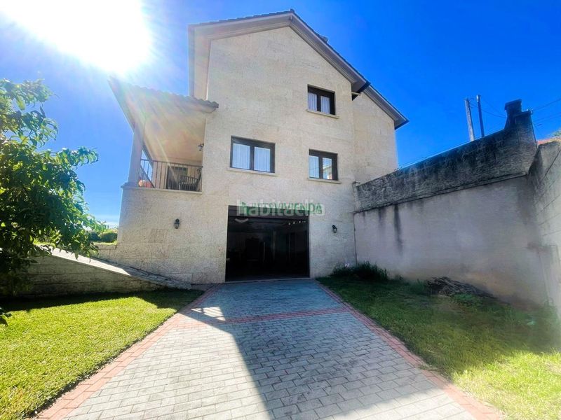 Foto 37b36252-eb69-40d3-bbd5-3d65c1dd1423. Xalet amb calefacció aparcament a Moaña