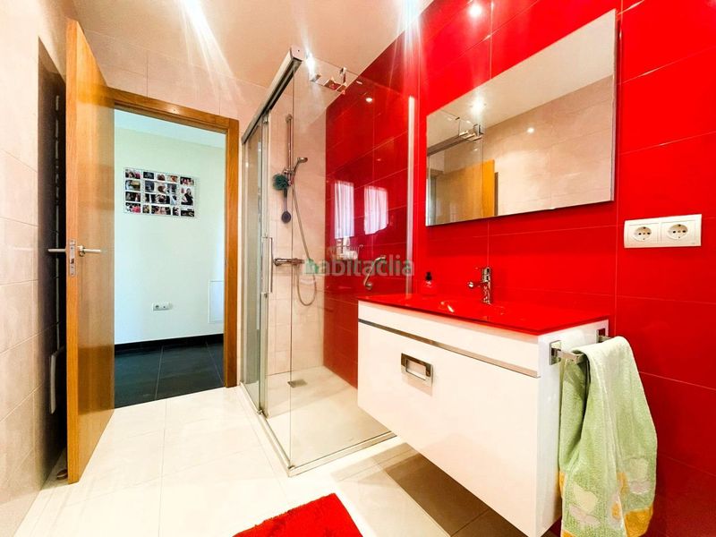 Foto a2a7f4d2-7607-44ae-889a-b6e7944fbf1f. Xalet amb calefacció aparcament a Moaña