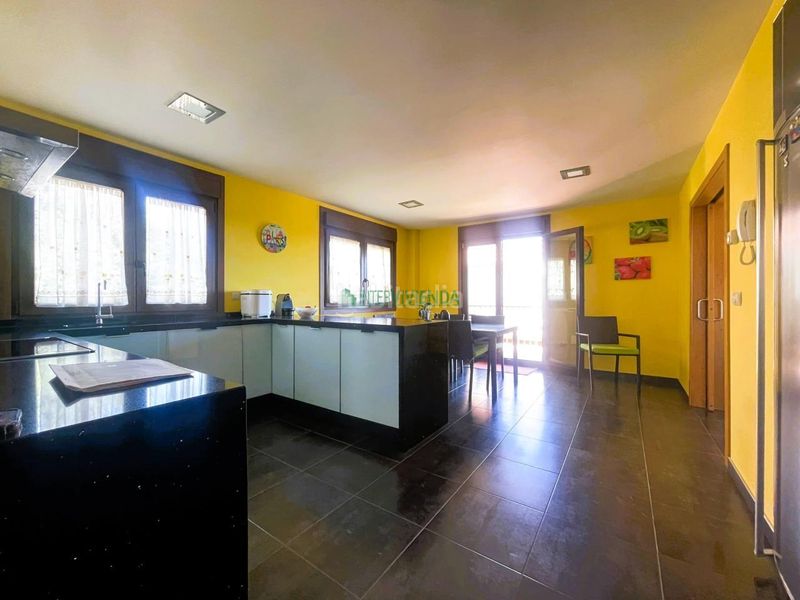 Foto d3d7c9f6-614a-4578-864e-e8b91fbc0bef. Xalet amb calefacció aparcament a Moaña