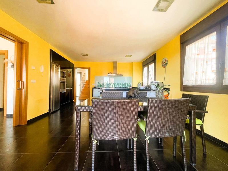 Foto e8aa1106-b697-4a25-9337-ea552bb4d1e6. Xalet amb calefacció aparcament a Moaña