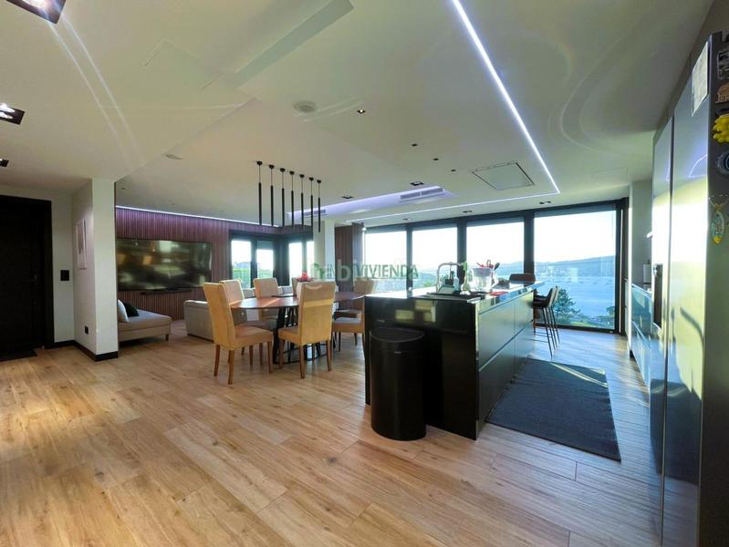 Foto b621bb97-66c6-40ff-aa08-3f14ce3b6901. Casa con riscaldamento parcheggio in Redondela