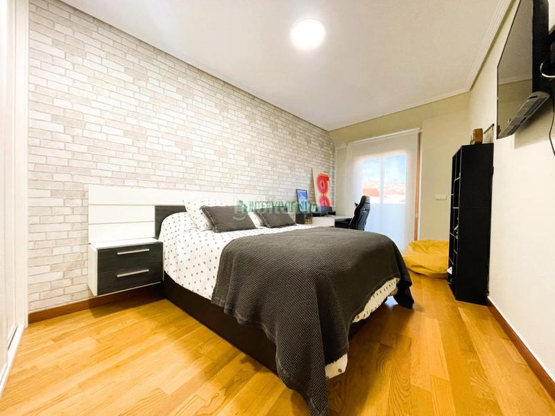 Foto 0b73fe3b-6e98-4f59-9fca-7a5aaec6059e. Penthouse with heating parking in Lavadores Vigo