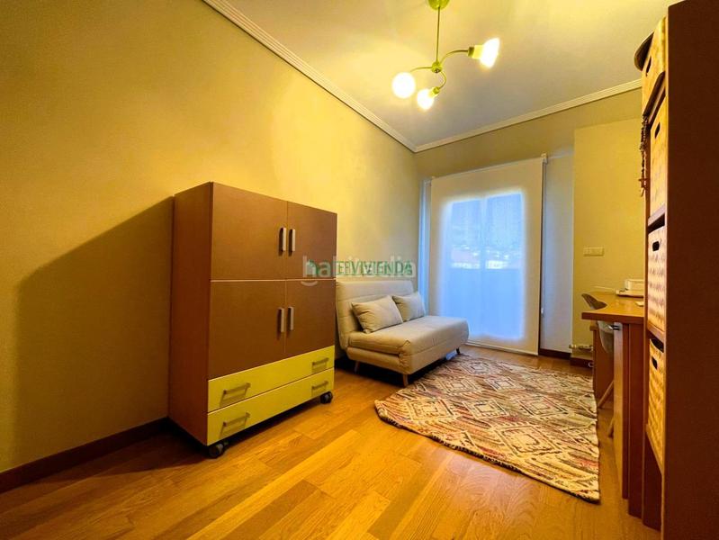 Foto 80df94ff-a95a-4ce8-b1c9-7a44d90ce5d9. Penthouse with heating parking in Lavadores Vigo