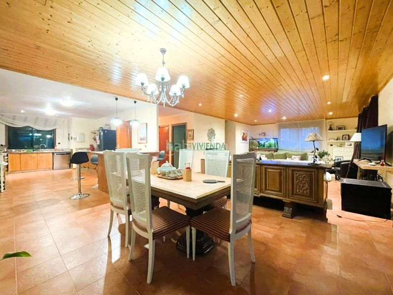 Foto cc68f0ac-aed4-4f75-9e9d-fc976fc29c83. Chalet en Bembrive Vigo