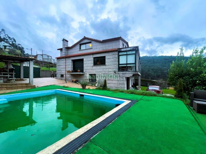 Foto e6b1cd8c-d098-42f1-9732-2c598c423bfb. Chalet en Bembrive Vigo