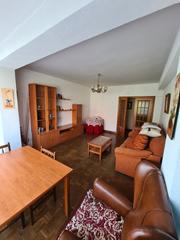 Appartamento in Calle de esteban garcía chico 10. Oportunidad, piso centrico con muchas posibilidades