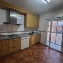 Miete Etagenwohnung in Sur. Piso de cuatro habitaciones, en zona sur