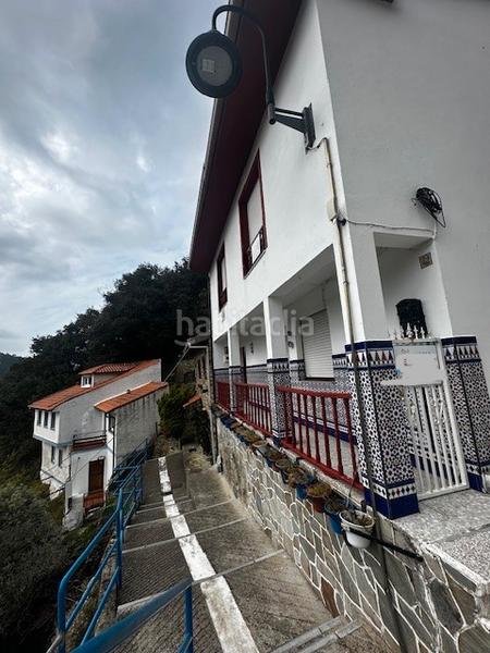 Foto a1e8b213-407d-42fe-af9d-52041260ca87. Casa bifamiliare in calle cimadevilla 18 in Cudillero