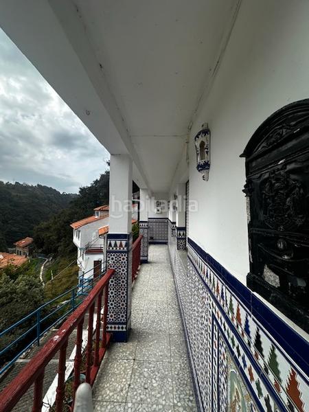 Foto a4a0a571-9c6c-4464-a12d-c5e020644b20. Casa bifamiliare in calle cimadevilla 18 in Cudillero