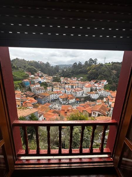 Foto bdbd79d7-f106-44d9-ba61-9ea52c312072. Casa bifamiliare in calle cimadevilla 18 in Cudillero