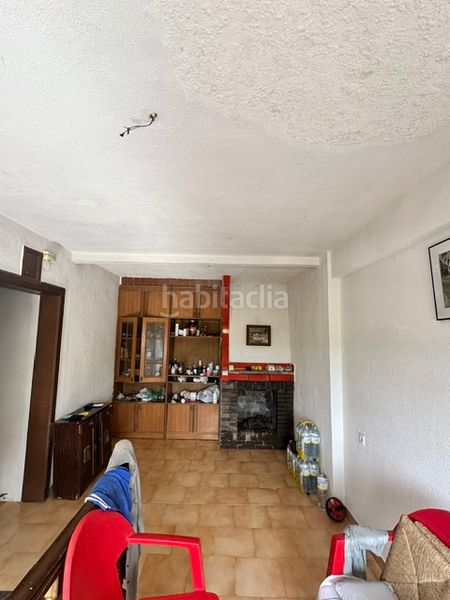 Foto b9e7531d-0044-46f1-8838-1a1c29494108. Casa adossada a calle agustin bravo 27 a Pravia