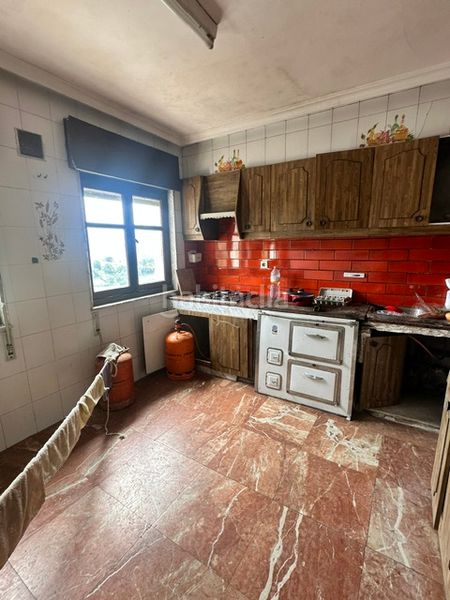 Foto fa466bee-db5b-4ddf-8eb3-77d30e564666. Casa adossada a calle agustin bravo 27 a Pravia