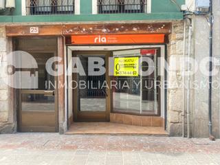 Location Local commercial  San bartolome kalea. Se alquila local comercial en calle san bartolome kalea.