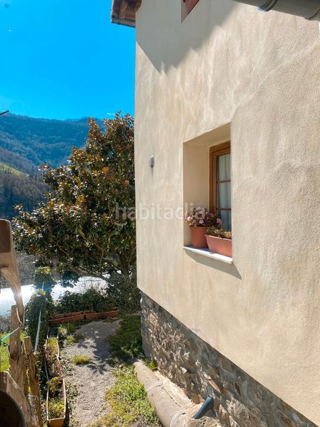 Foto 62132f32-8190-4997-b197-2374a4e026aa. Masia amb xemeneia aparcament a Elgoibar