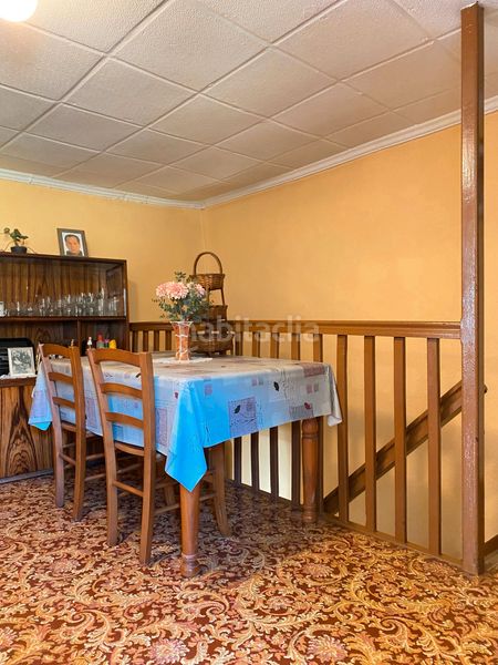 Foto f43fbeed-4bd3-441c-81fb-e46ceee1bdef. Masia amb xemeneia aparcament a Elgoibar