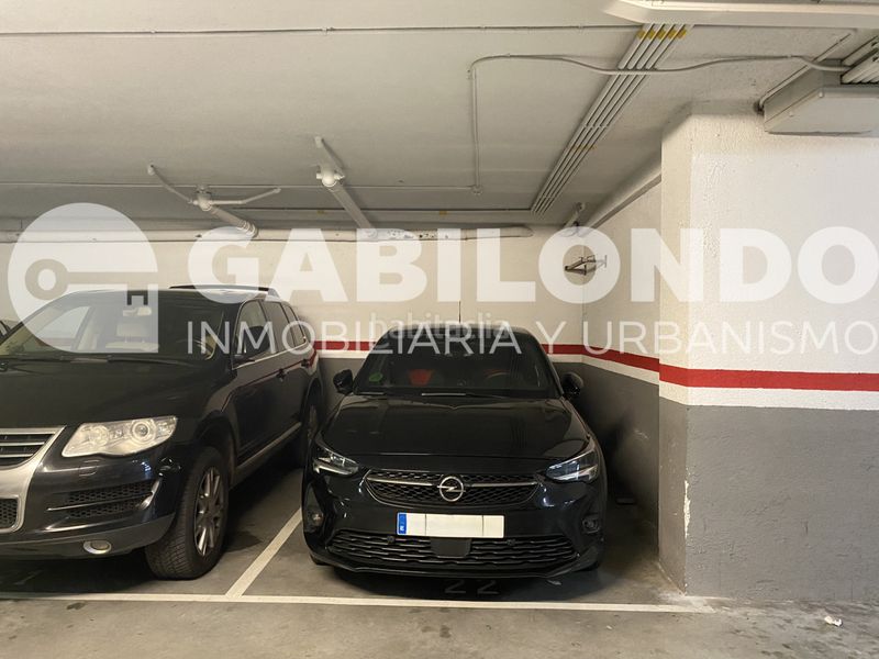 Foto f1878d78-650e-4be4-a478-93dc9e81031e. Autoparkplatz in Elgoibar
