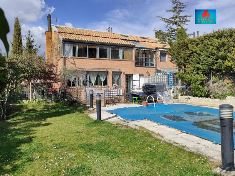 Foto 14c58c6a-5b71-4a0d-8e18-acd5f73e3053. Towny house with heating parking pool in Hervencias Ávila